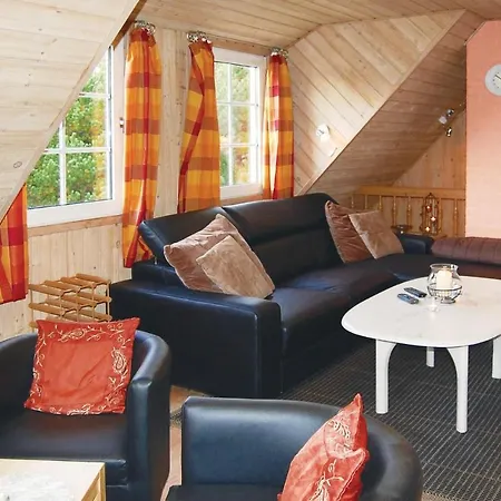 Casa vacanze Four-bedroom Holiday In