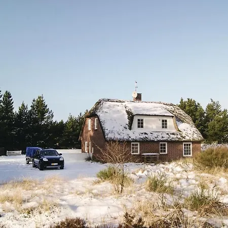 Casa vacanze Four-bedroom Holiday In